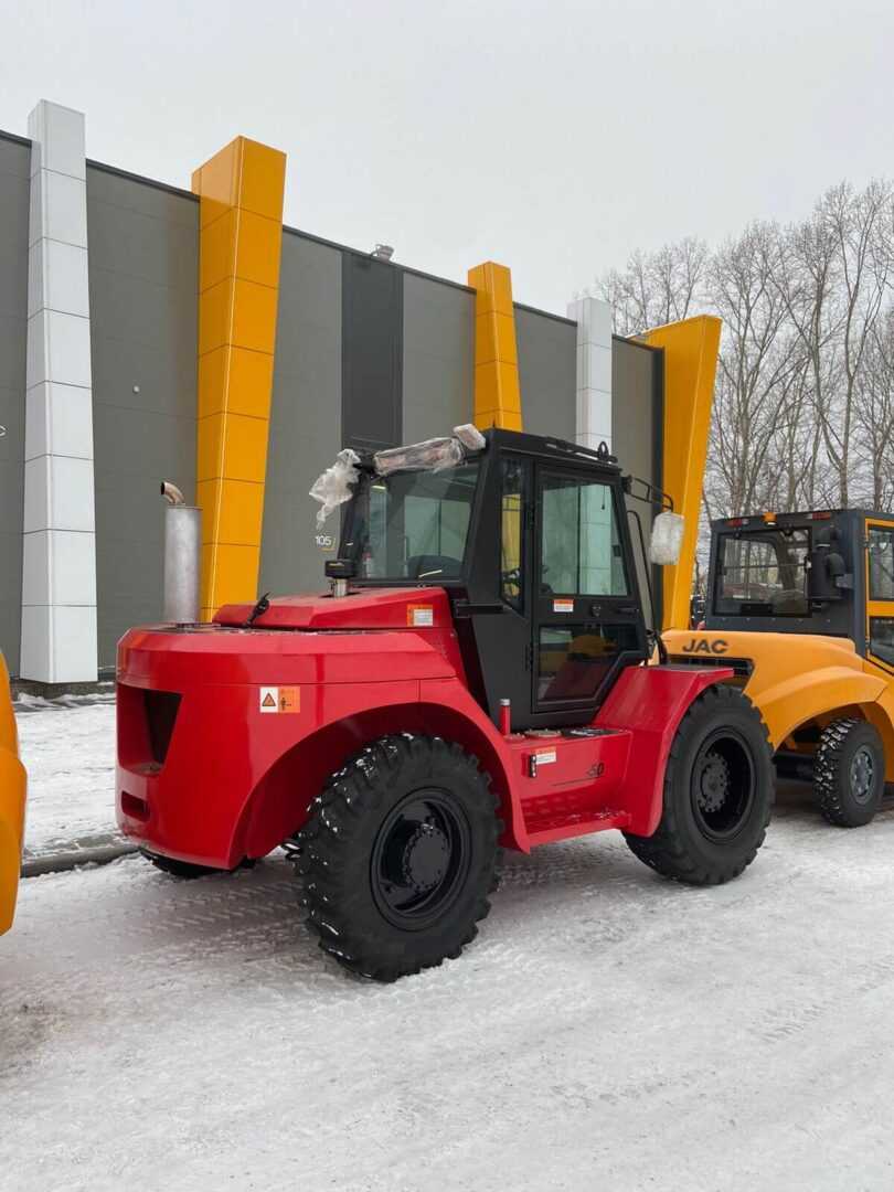 Дизельный внедорожный вилочный погрузчик JAC CPCD50R off road - фото